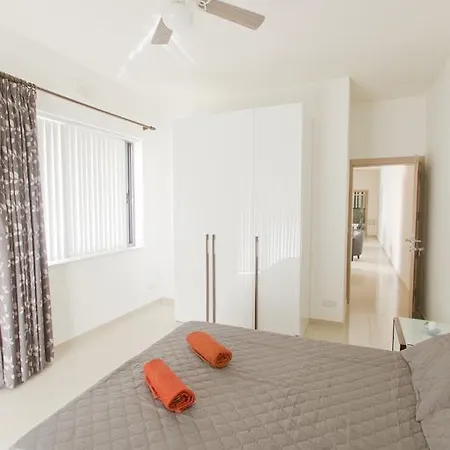 Waterside Apartment *